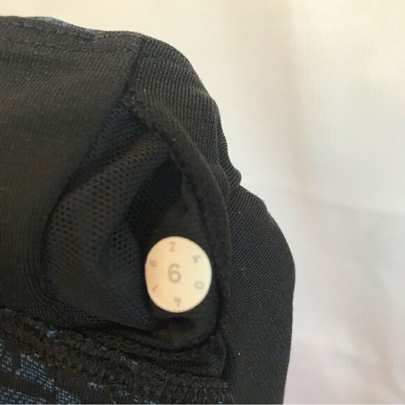 Lululemon sports bra   - Picture 3 of 3
